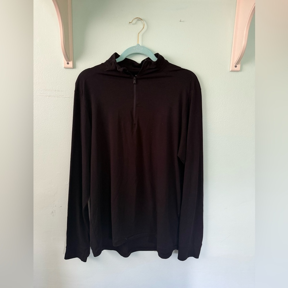 Of navy active wear top!